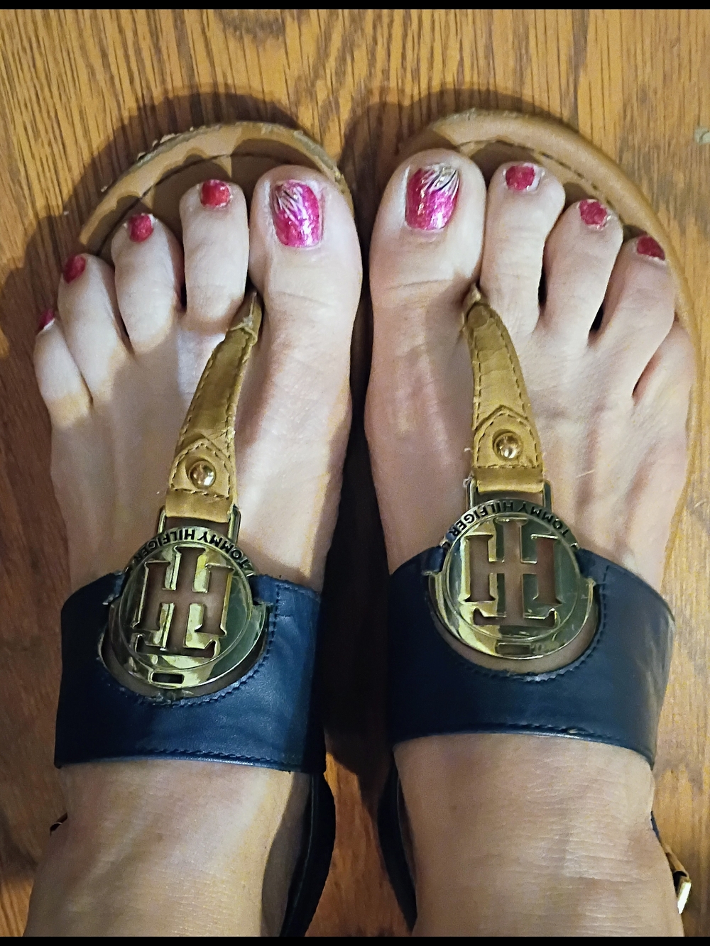Tommy Hilfiger Navy and Tan Logo Thong Sandals with Gold Emblem